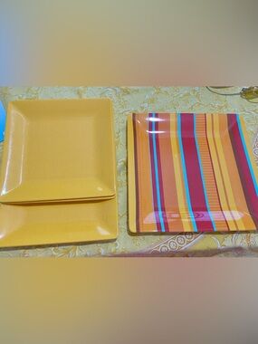 Bobby Flay Melamine Square Striped Tray & 4 Yellow Plates. Outdoor Dining.NWT.